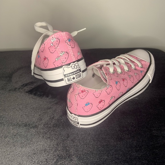Size 6 Hello Kitty Converse. - Picture 2 of 9